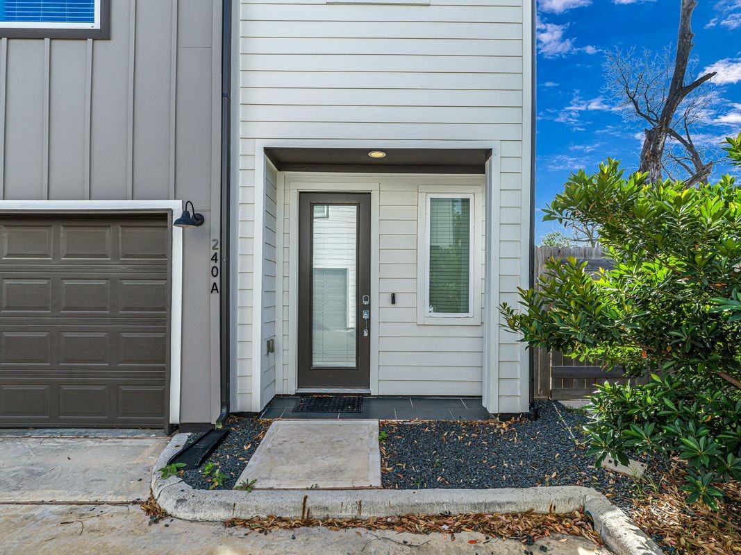 240 Julia St ##A - Photo 3 of 49