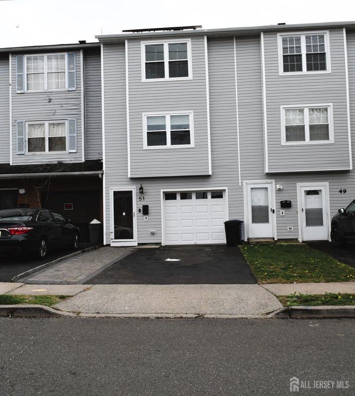 51 Larch St - Photo 3 of 32