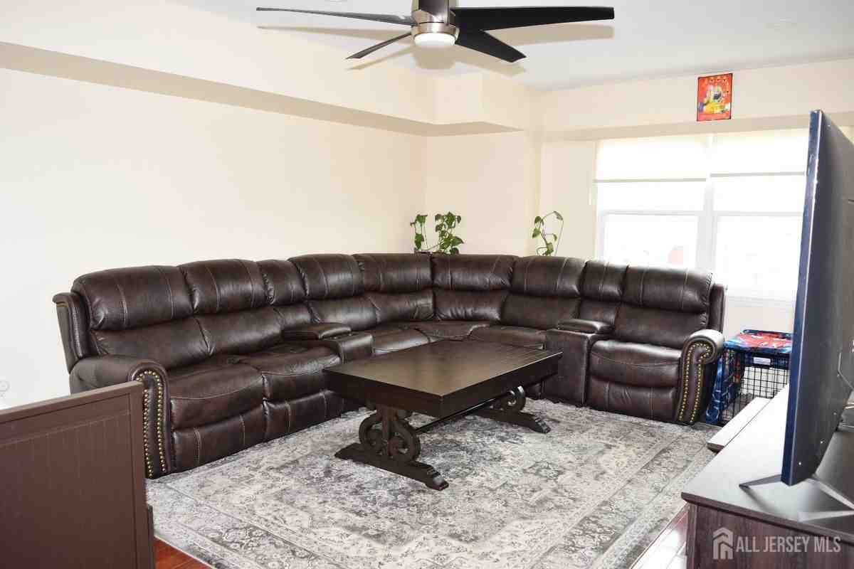 51 Larch St - Photo 4 of 32