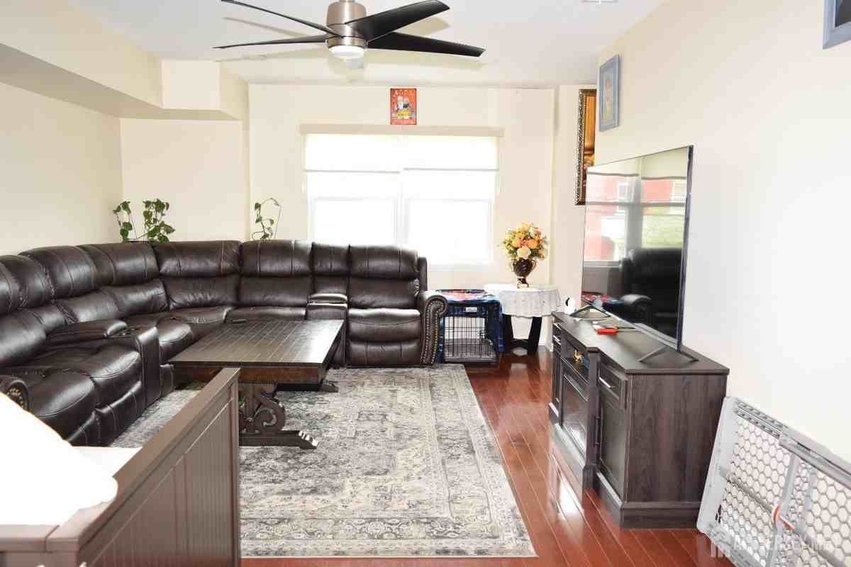51 Larch St - Photo 5 of 32