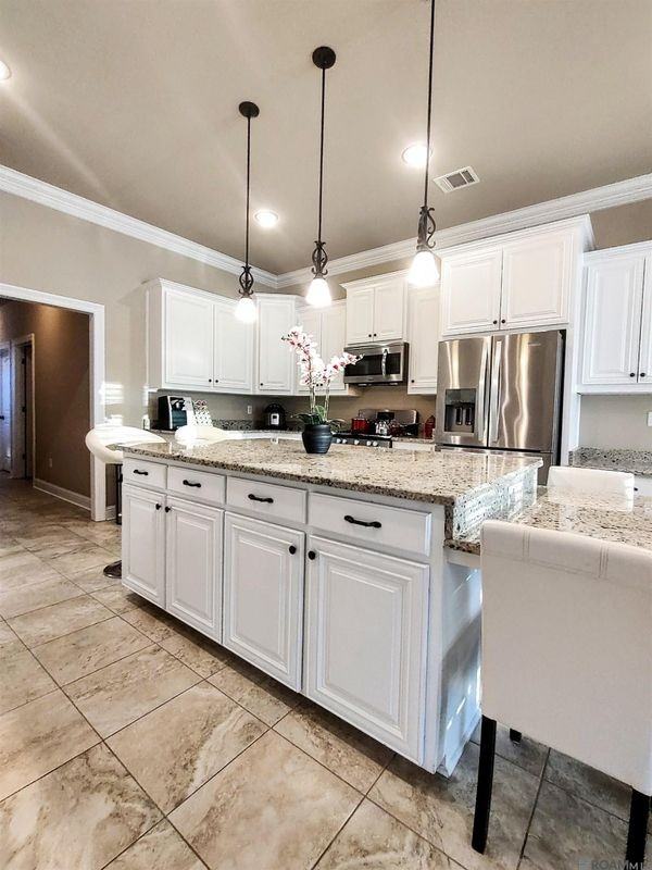 18081 Old Trail Dr - Photo 3 of 20