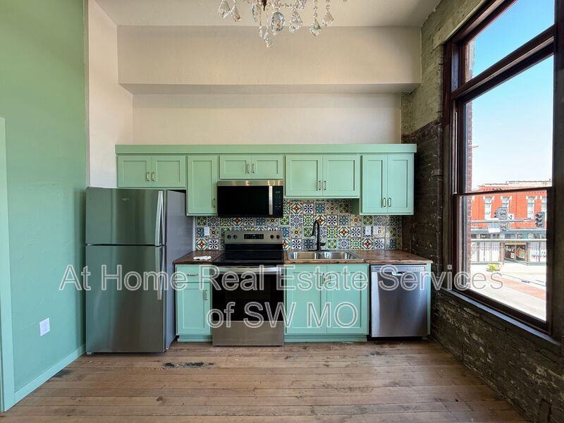 320 W Walnut St #201