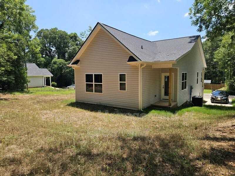 305 Appian Dr - Photo 3 of 19