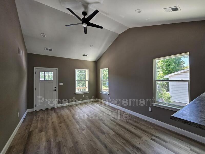 305 Appian Dr - Photo 5 of 19