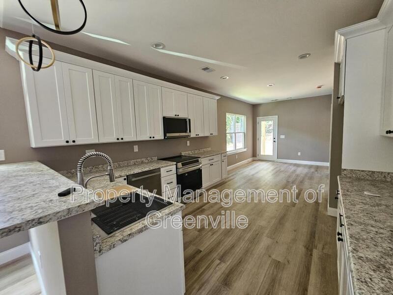 305 Appian Dr - Photo 6 of 19