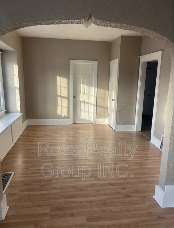 1403 Navarre Ave - Photo 3 of 16