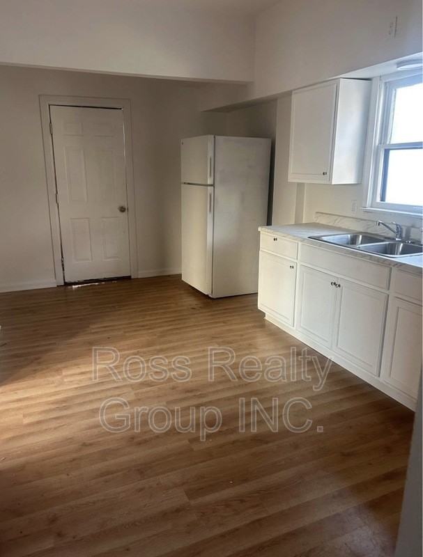 1403 Navarre Ave - Photo 6 of 16