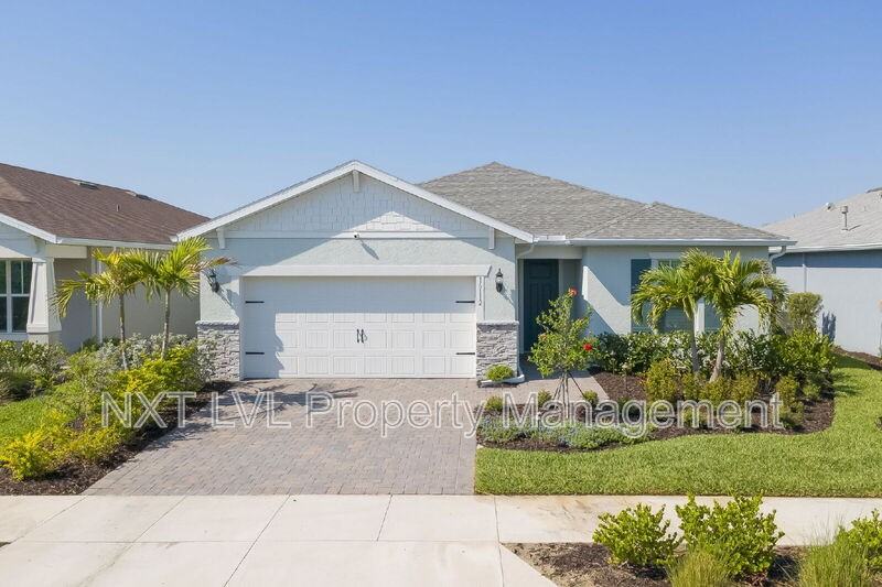 16112 Lakeland Dr - Photo 2 of 31