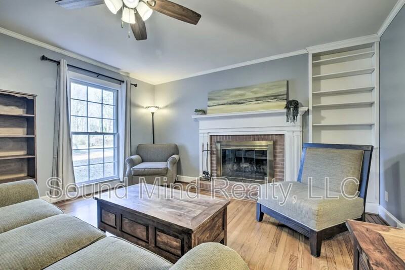 144 Parkwood Cir - Photo 2 of 35