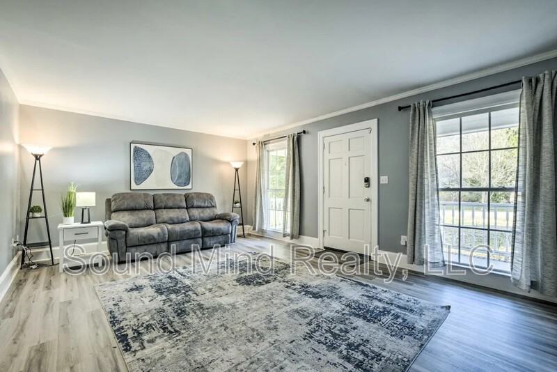 144 Parkwood Cir - Photo 3 of 35
