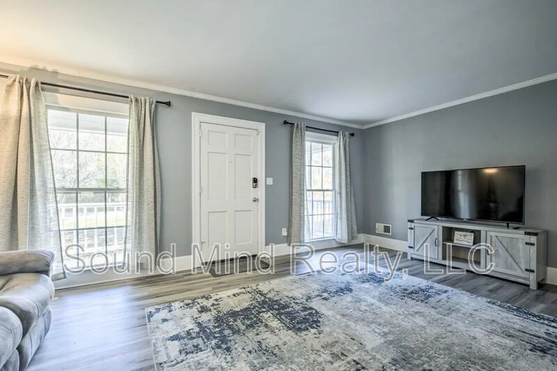 144 Parkwood Cir - Photo 4 of 35