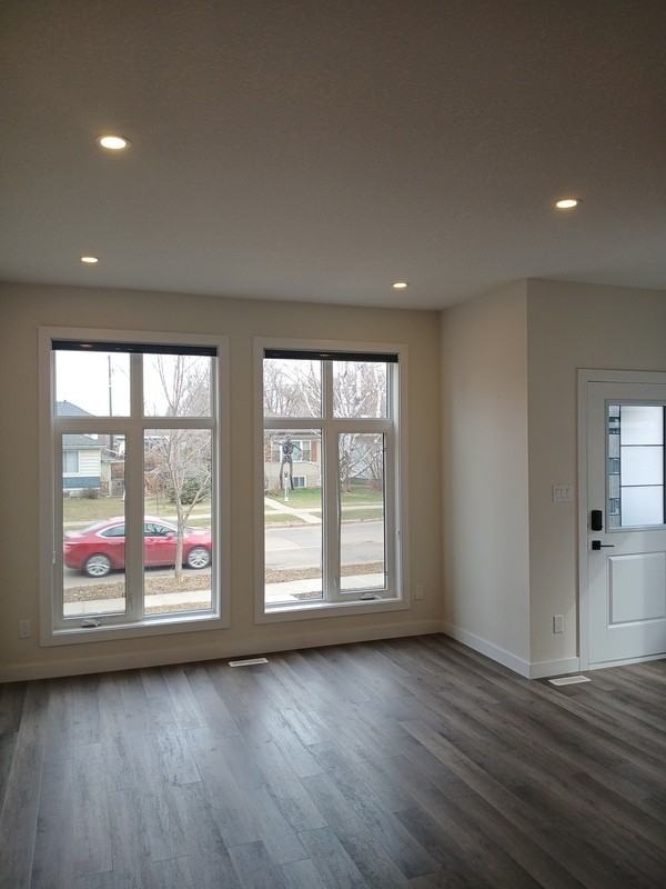8331 76 Ave Nw - Photo 6 of 36
