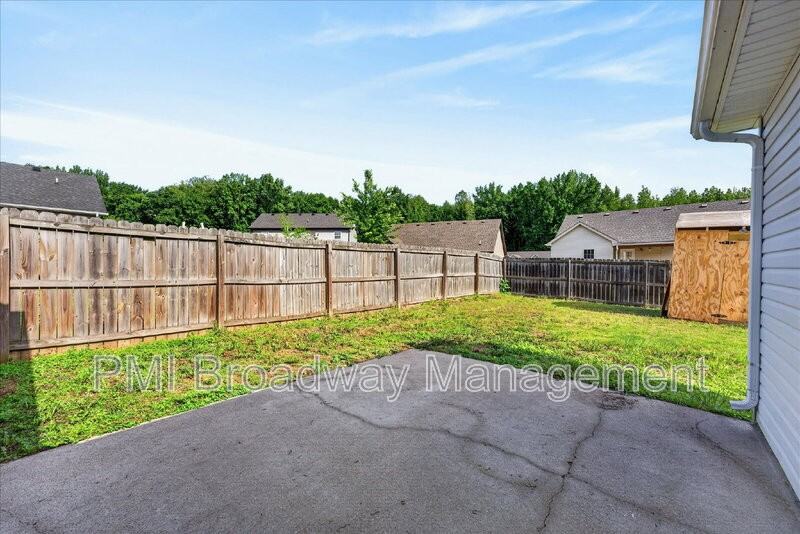 837 Shelton Cir - Photo 5 of 35
