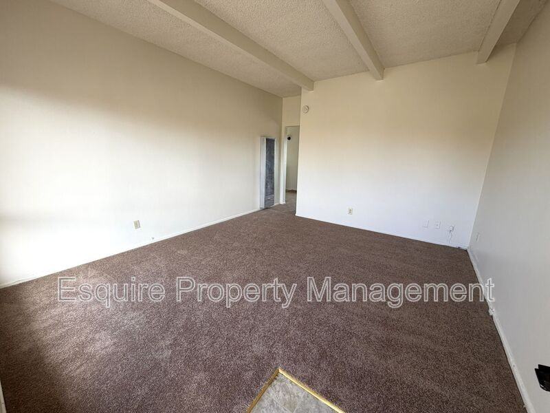2050 N Ventura Rd #6 - Photo 2 of 14