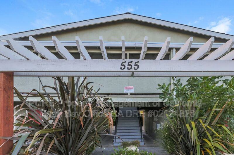 555 Dexter St #B - Photo 5 of 31
