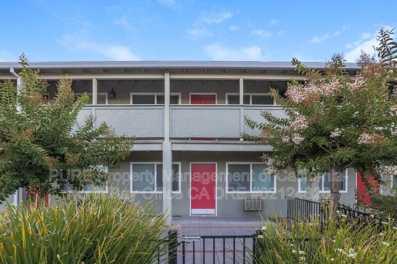 555 Dexter St #B - Photo 6 of 31