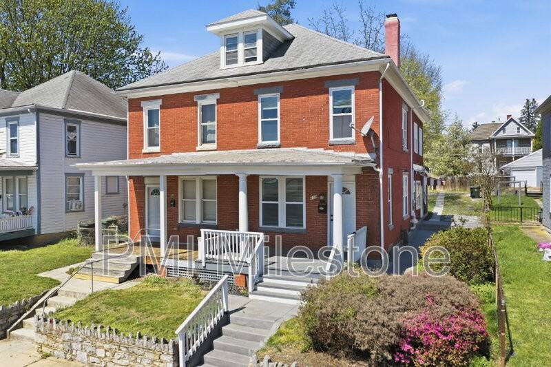 805 Mulberry Ave