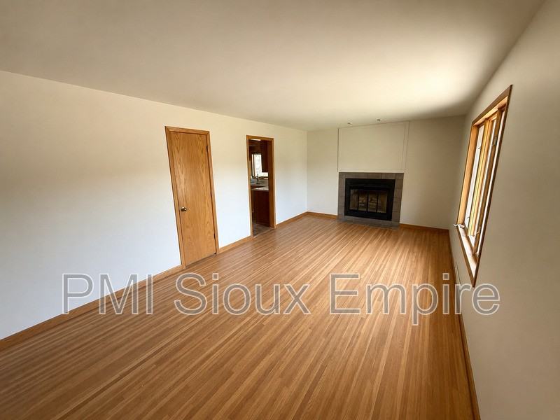 2004 W 33rd St - Photo 4 of 19