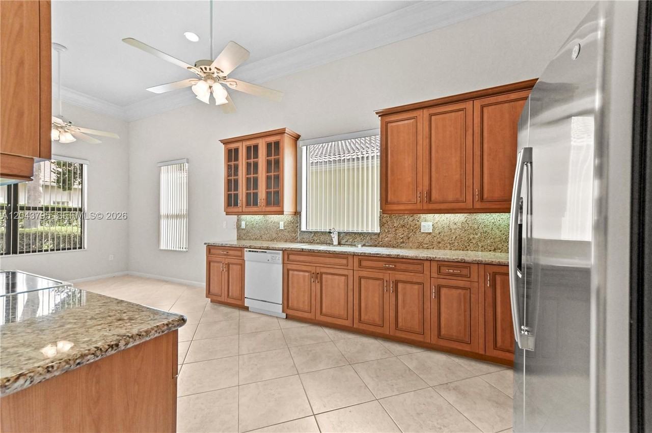 6823 Fabiano Circle - Photo 3 of 8