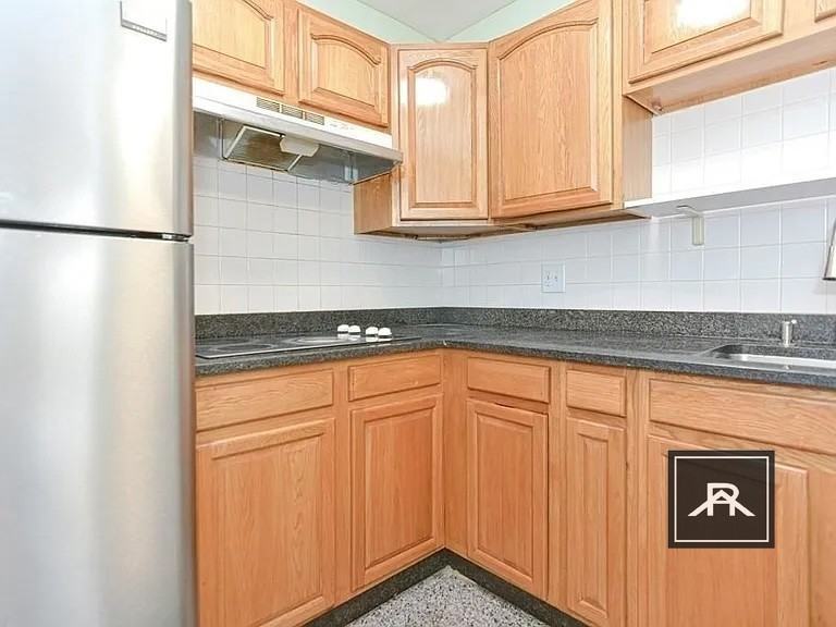 44 Adams St #C7 - Photo 5 of 10