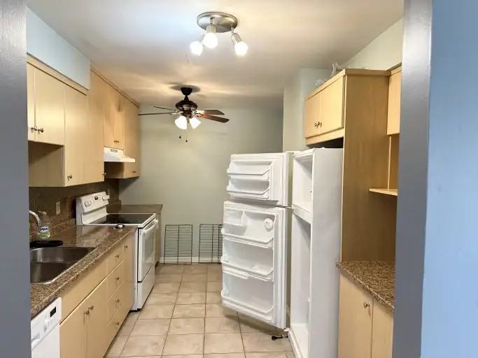27 Windfield Cres - Photo 3 of 19