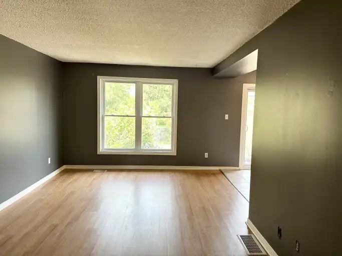 27 Windfield Cres - Photo 5 of 19
