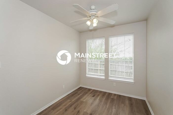 204 Ridgeway Blvd - Photo 7 of 17