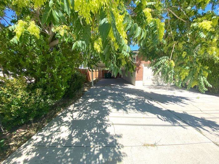 1100 Sutro St - Photo 4 of 40