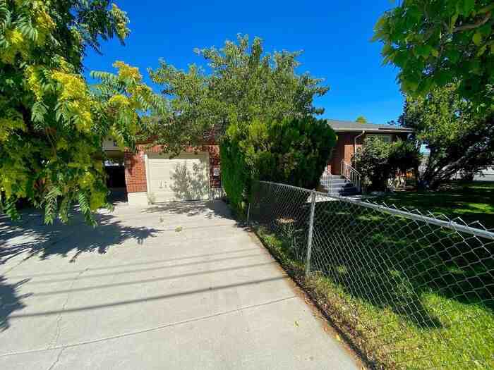 1100 Sutro St - Photo 5 of 40