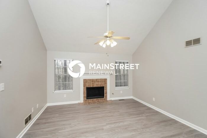 1103 Amberglade Way - Photo 4 of 16