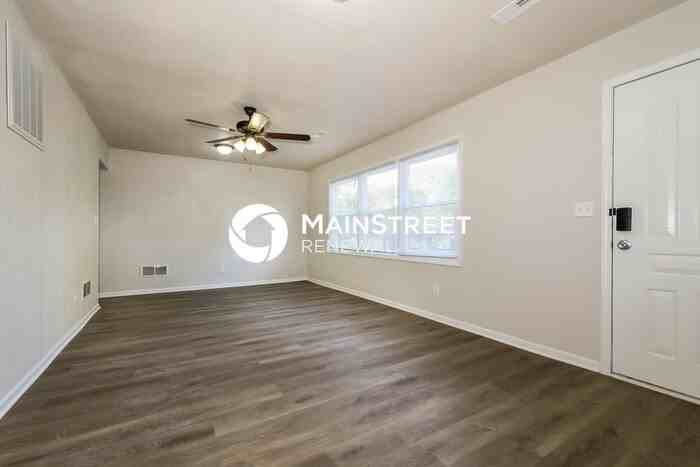 10717 Cambridge Ave - Photo 3 of 15
