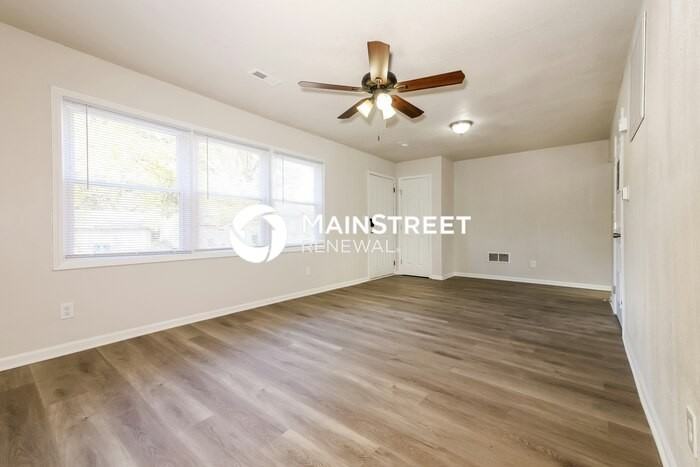 10717 Cambridge Ave - Photo 4 of 15
