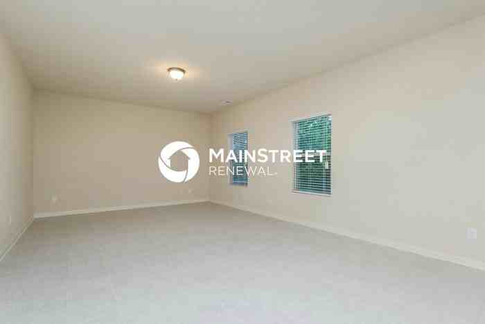 635 Independence Ave - Photo 2 of 15