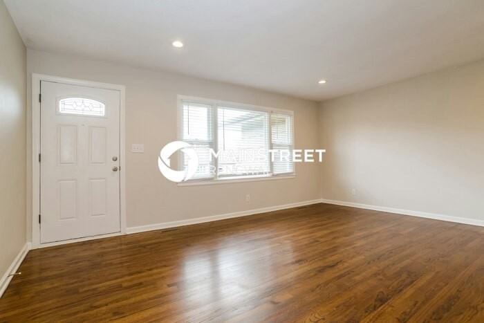 5122 N Cleveland Ave - Photo 2 of 17
