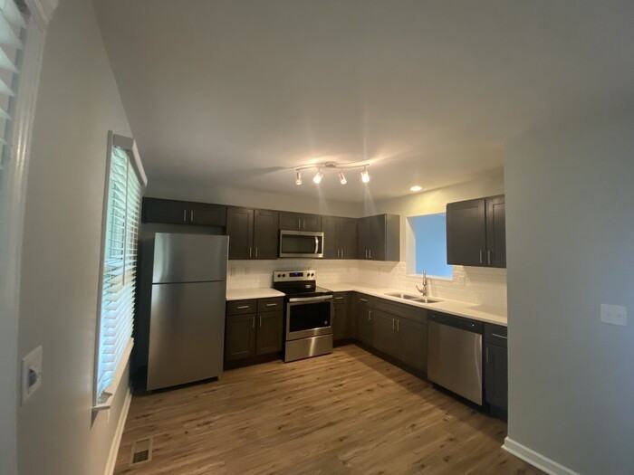 2031 Franklin St #B - Photo 2 of 31