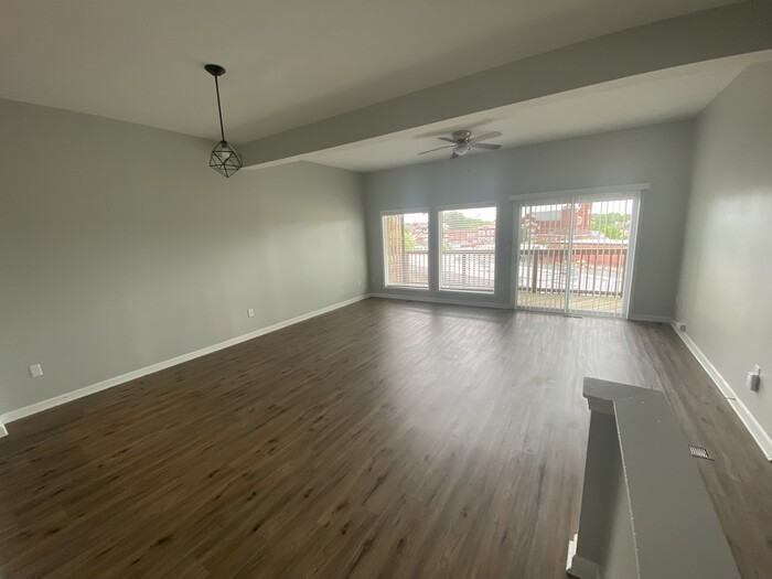 2031 Franklin St #B - Photo 3 of 31