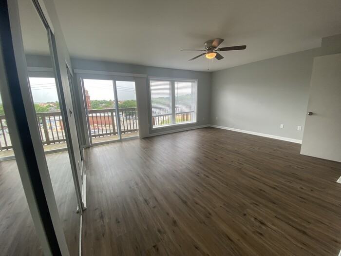 2031 Franklin St #B - Photo 4 of 31