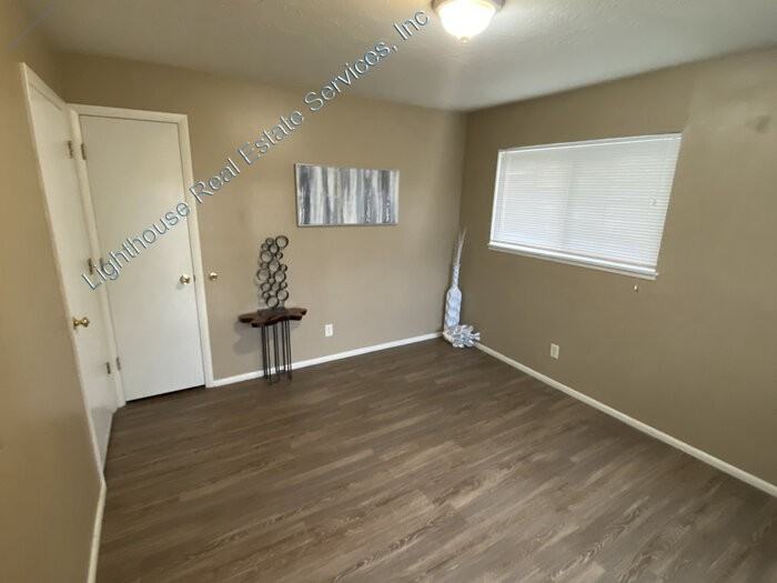 515 W Fern Dr #D - Photo 3 of 11