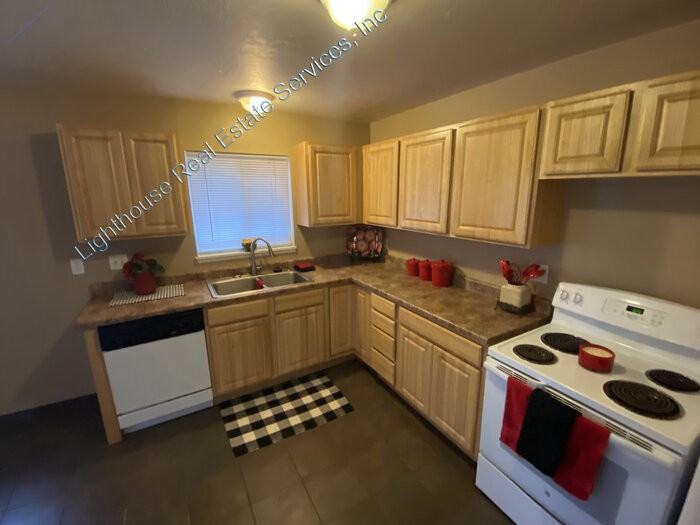 515 W Fern Dr #D - Photo 7 of 11
