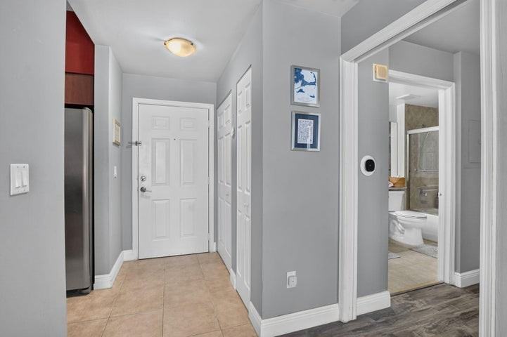 233 South Federal Highway - Photo 4 of 8