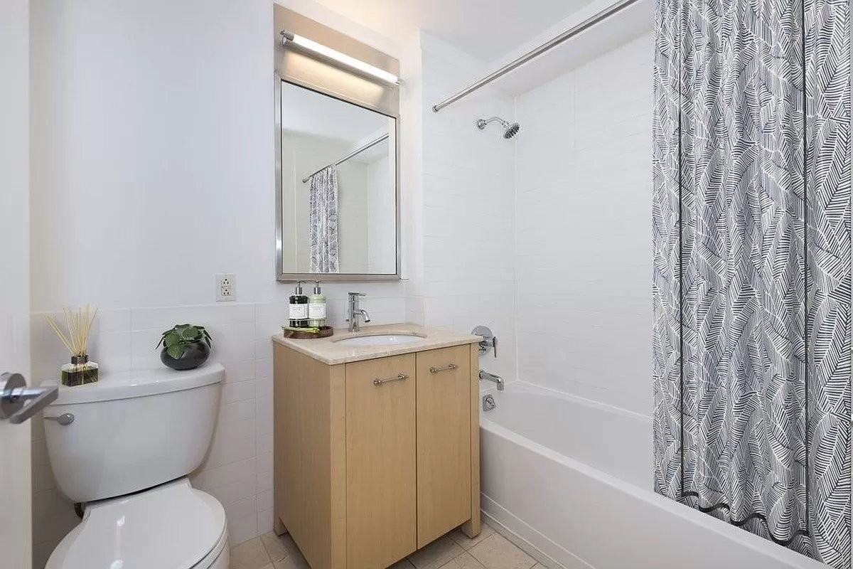 Leonard St #502 - Photo 5 of 5