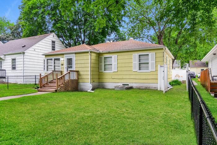 5115 Vincent Ave N - Photo 2 of 15