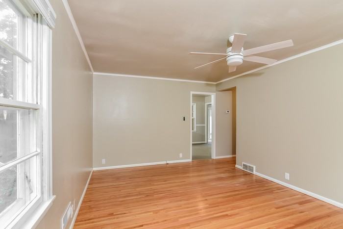 5115 Vincent Ave N - Photo 3 of 15