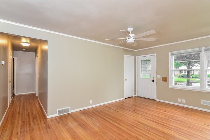 5115 Vincent Ave N - Photo 4 of 15