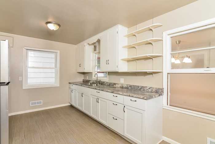 5115 Vincent Ave N - Photo 6 of 15