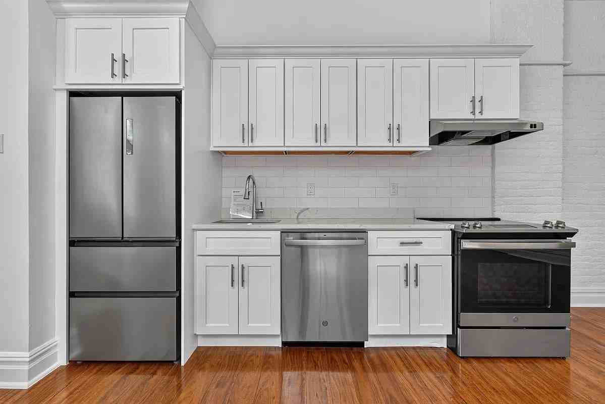 702 Greenwich St #1 - Photo 4 of 8