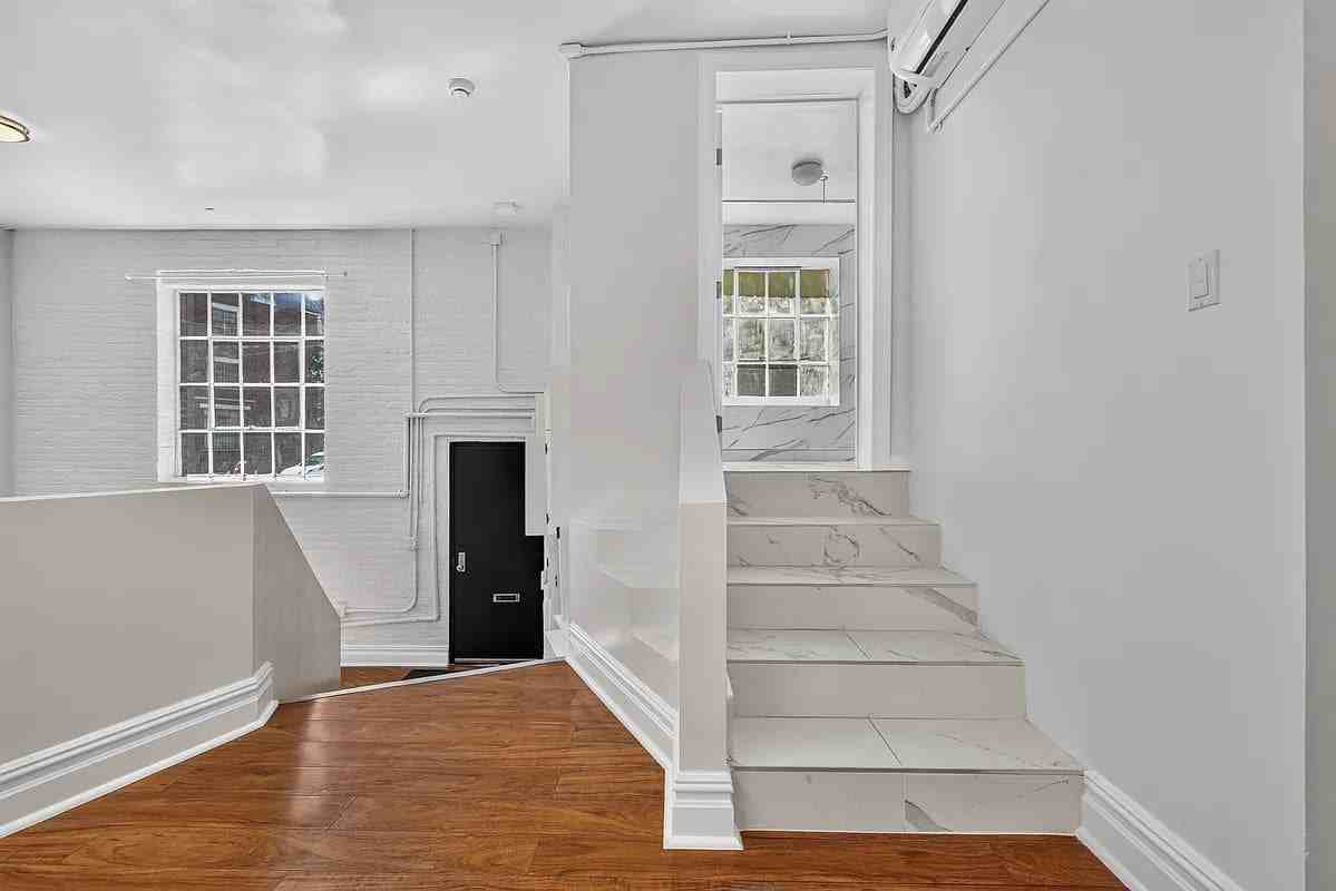 702 Greenwich St #1 - Photo 5 of 8