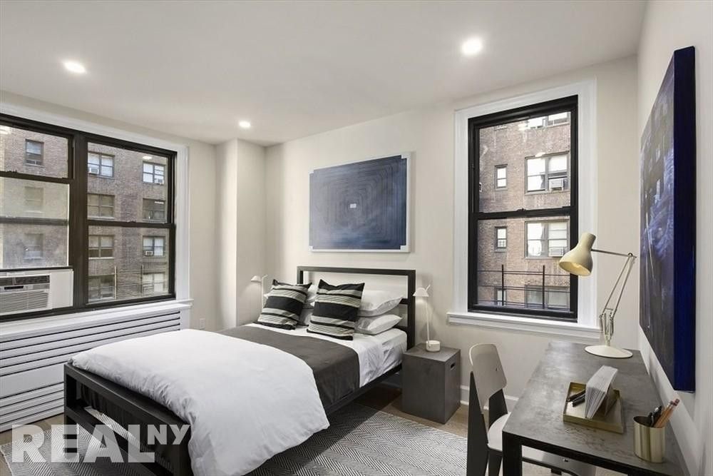 E 48th St #12U6 - Photo 4 of 8