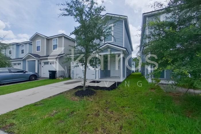 1319 Mull St - Photo 4 of 24