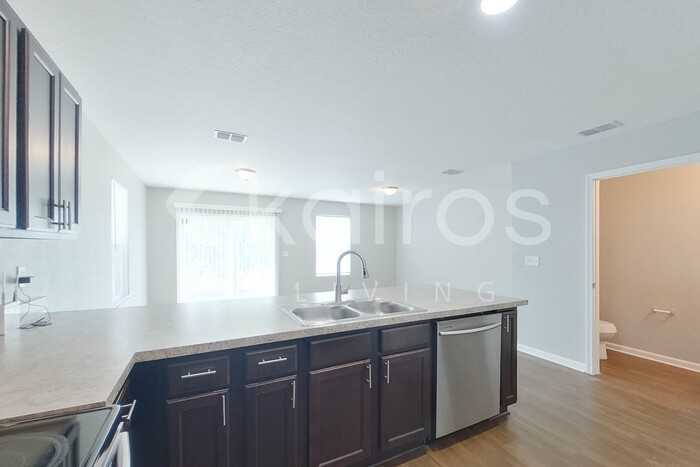 1319 Mull St - Photo 7 of 23